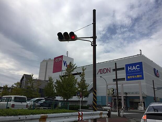 イオン金沢シーサイド店　1200m　1階食品売り場は朝8時〜夜11時まで営業。暮らしを彩る食料品や日用品を豊富に取り揃えています。 