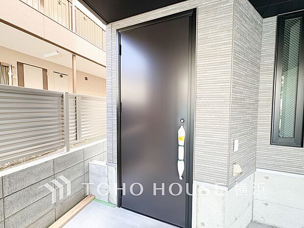 お住まいの顔となる玄関。住まう方のプライドを満たすクオリティを備えています。