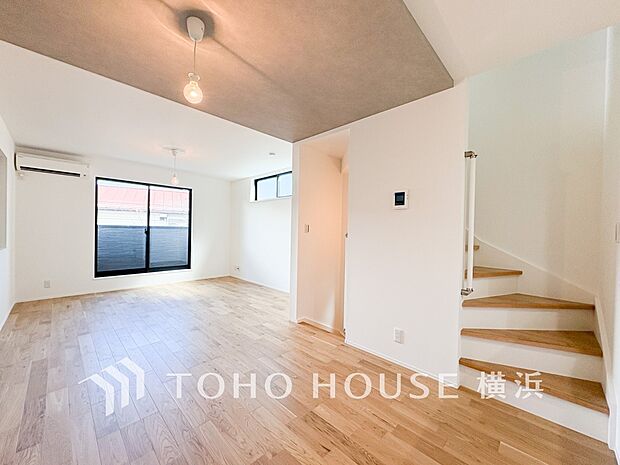 和やかで洗練された空間の演出。寛ぎとコミュニケーションを育む居心地のよい場所。