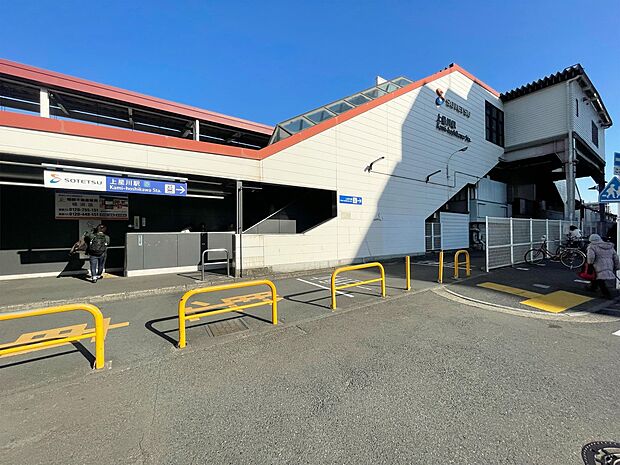 相鉄線『上星川』駅　1360m　横浜駅までの所要時間は約14分。相鉄いずみ野線に乗り換えの二俣川駅までは約7分。 