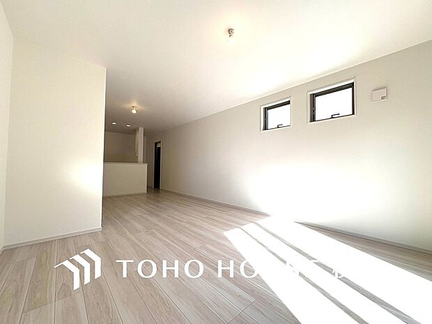 あたたかい日差しがたっぷり降り注ぐLDKは自然と家族の顔があかるい笑顔に。