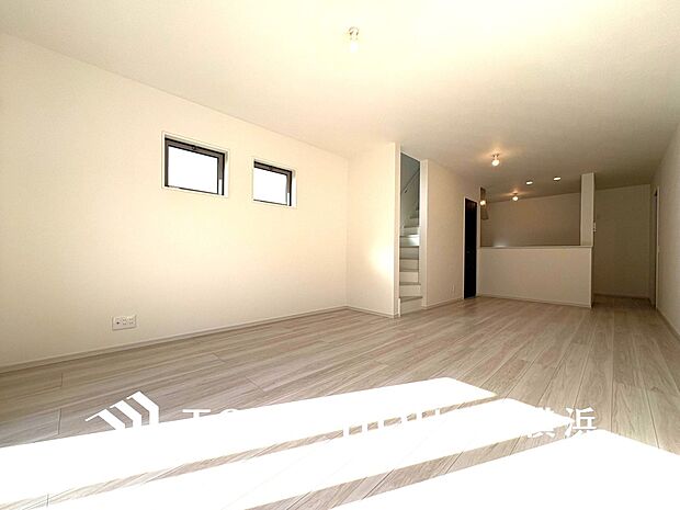 話に夢中になりすぎて、ついつい時を忘れてしまう。そんな束の間の幸せを感じさせてくれる場所。