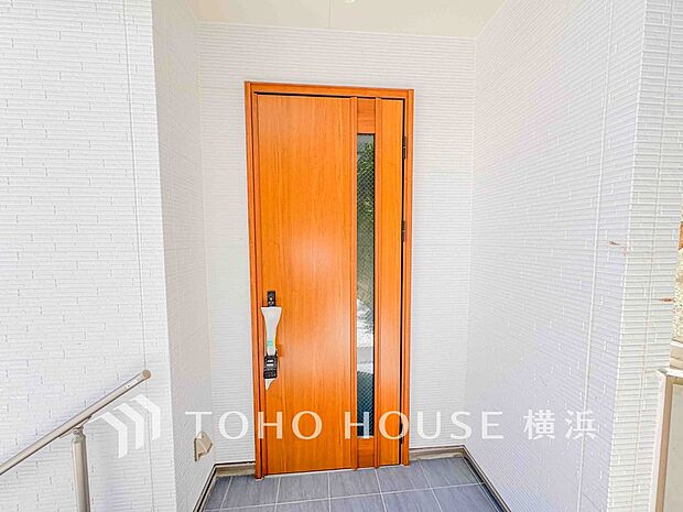 帰宅されるご家族や訪れる方を優しく迎え、安らぎに満ちた生活空間を予感させてくれます。