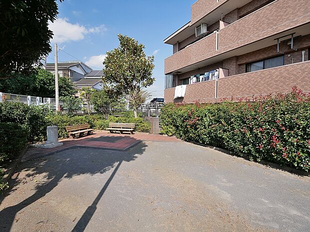 港南一丁目第二公園　170m　お子様の毎日の公園遊びにおススメの場所です。 