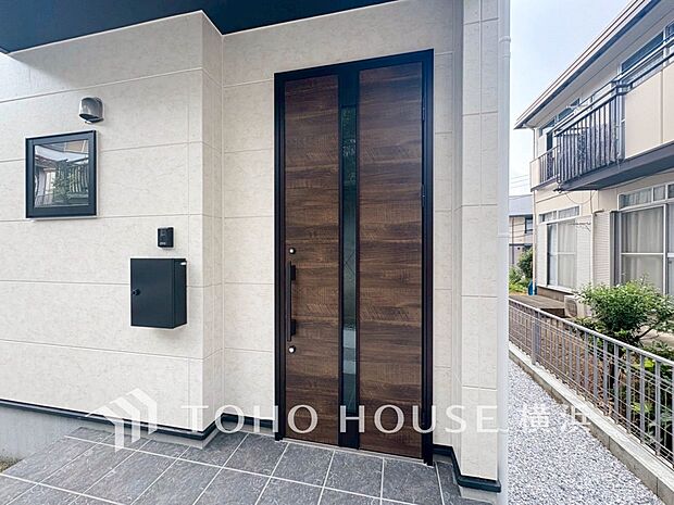 デザイン性の高いエントランスは、住む方のプライドを満たすクオリティ。