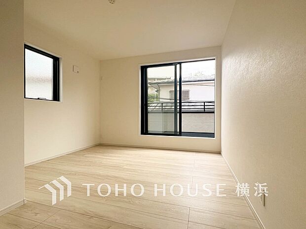 心地よい光と風があふれています。プライベートな自分時間を快適に過ごせるお部屋。