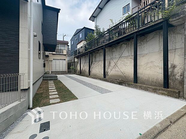 十分な広さのカースペースは、お車2台分の広さがあります。