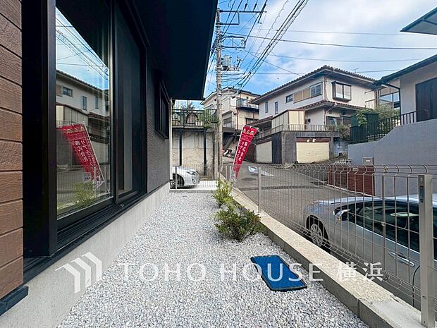 ガーデニングで色とりどりの草花を綺麗に飾ればより一層華やかな空間になります。