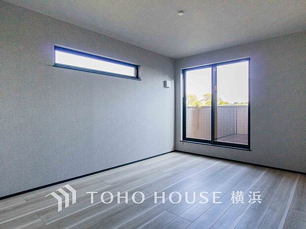 一日の疲れをいやしてくれる寝室。時を忘れて過ごす場所として過ごせるお部屋。