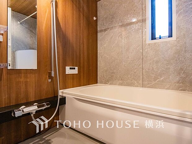 すっきりとした清潔感が感じられ、心身をリフレッシュできる寛ぎを深めてくれるスペースです。(A棟)