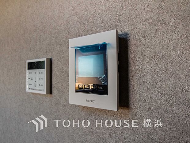 誰が来てもわかる様にモニター付きインターホンを設置。快適と安らぎを合わせた優しい設計。