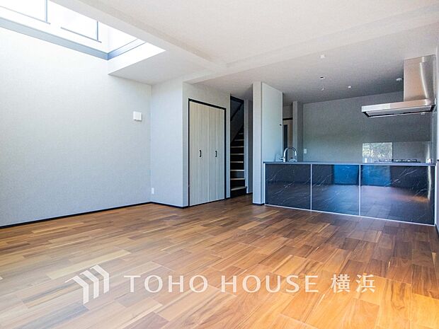 話に夢中になりすぎて、ついつい時を忘れてしまう。そんな束の間の幸せを感じさせてくれる場所。