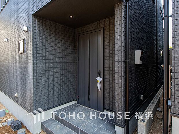 デザイン性の高いエントランスは、住む方のプライドを満たすクオリティ。