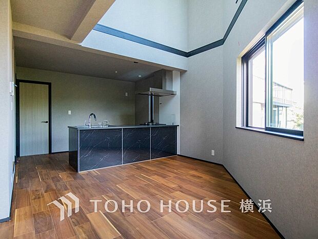 話に夢中になりすぎて、ついつい時を忘れてしまう。そんな束の間の幸せを感じさせてくれる場所。