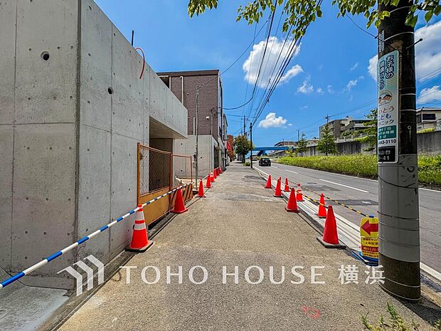 子育て環境、生活利便に優れた住環境に立地し、ゆとりある生活が送れます。（2025年7月撮影）