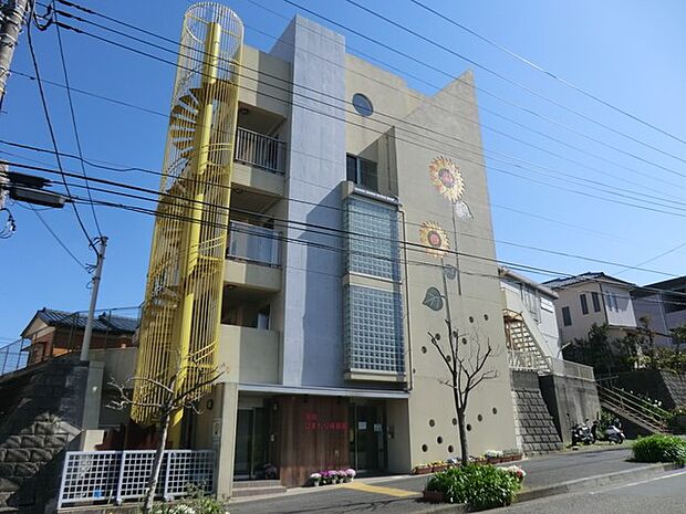 港南ひまわり保育園　30m　育ち合い、学び合いを大切に異年齢交流保育ではグループごとの大作に挑戦しています。 