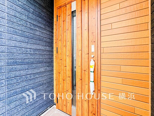 帰宅されるご家族や訪れる方を優しく迎え、安らぎに満ちた生活空間を予感させてくれます。