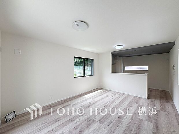 穏やかな陽射しが、ゆったりとした寛ぎの時間を包みます。