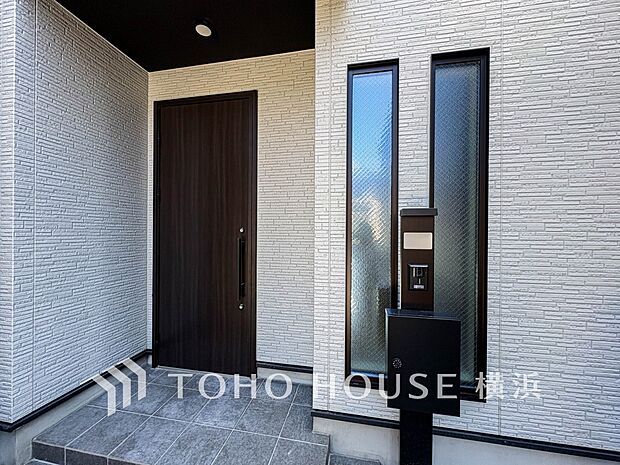 帰宅されるご家族や訪れる方を優しく迎え、安らぎに満ちた生活空間を予感させてくれます。