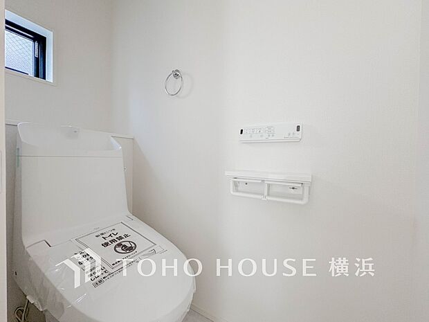 清潔感溢れるトイレ。落ち着いた空間で安らぎのひとときをお過ごしいただけます。