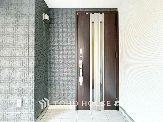 帰宅されるご家族や訪れる方を優しく迎え、安らぎに満ちた生活空間を予感させてくれます。