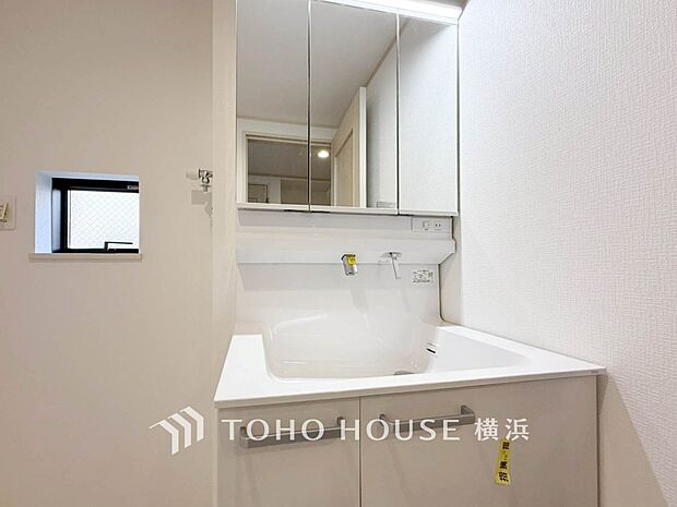 落ち着いた空間を演出するカラーと、ゆったりお使い頂ける広さが魅力のパウダールーム。