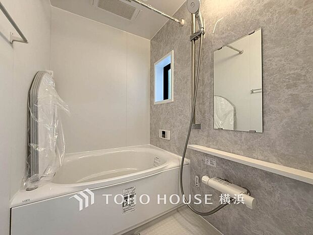 一日の疲れが癒される優雅な時間を堪能できるゆとりあるバスルームです。