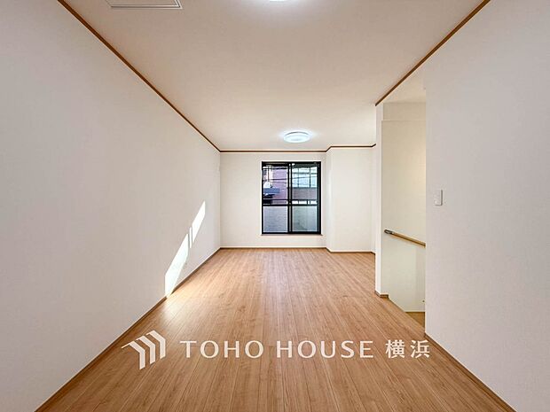 忙しい朝でも、しっかり家族が揃って食事をして頂けるゆとりある大きさのダイニングスペース。