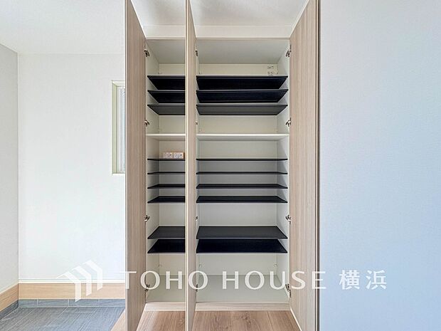 シューズボックス完備でたくさんの靴をしっかり収納。