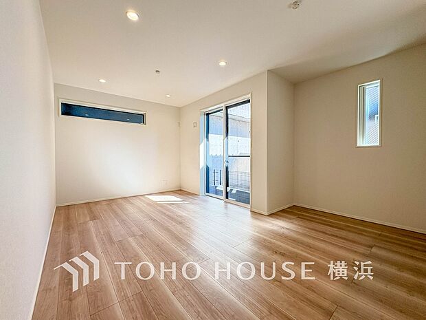 あたたかい日差しがたっぷり降り注ぐLDKは自然と家族の顔があかるい笑顔に。