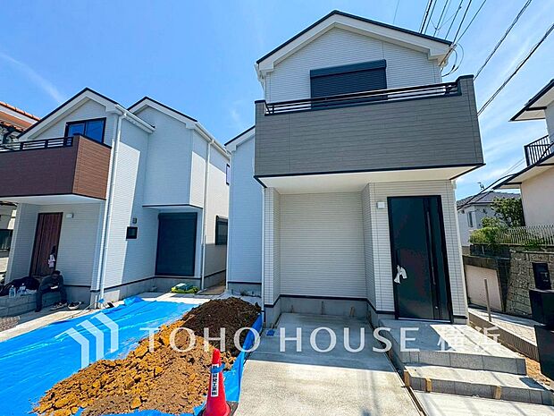 お住まいの顔となる玄関。住まう方のプライドを満たすクオリティを備えています。 