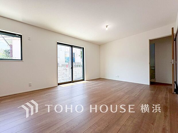 家族みんなが爽やかに健やかに過ごせるように、溢れる光をたっぷり取り込んだリビング。