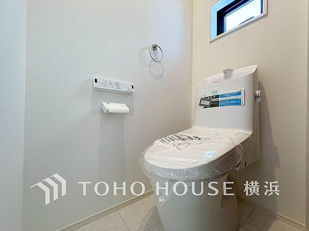 清潔感溢れるトイレ。落ち着いた空間で安らぎのひとときをお過ごしいただけます。