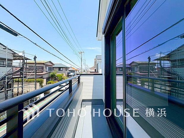 心地よい陽射しや暖かな風を楽しむことが出来るバルコニー。