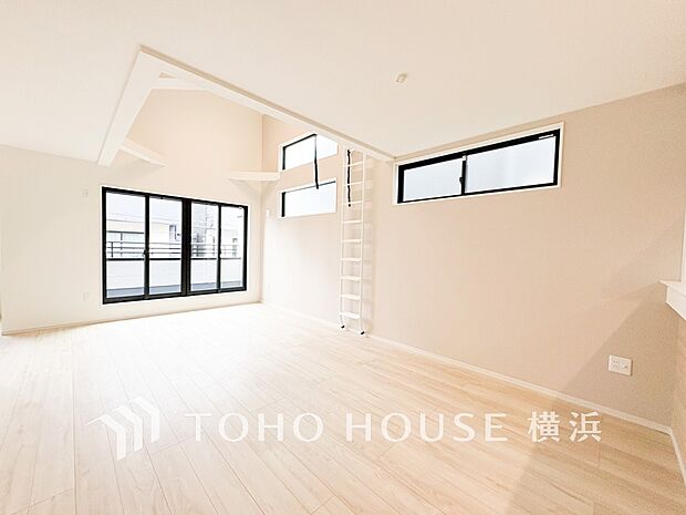 家族みんなが爽やかに健やかに過ごせるように、溢れる光をたっぷり取り込んだリビング。