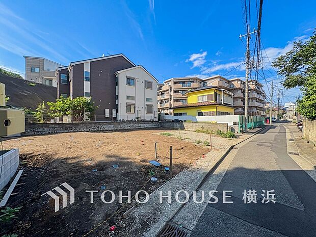 表現された空間は豊かな光と風を纏い、暮らしの時間を豊かにしてくれます。（2025年8月撮影）