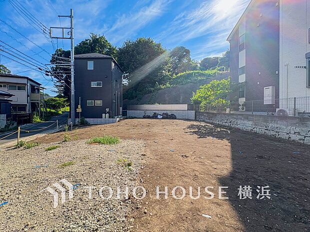 良質な環境に暮らす永住の邸がここに誕生します。（2025年8月撮影）