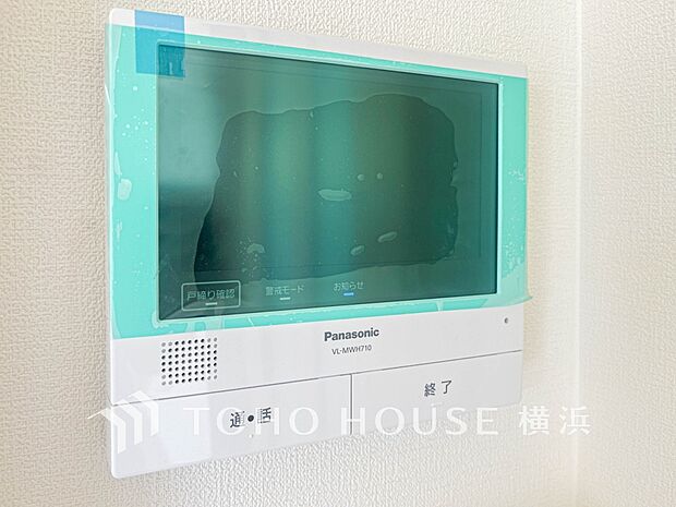 誰が来てもわかる様にモニター付きインターホンを設置。快適と安らぎを合わせた優しい設計。