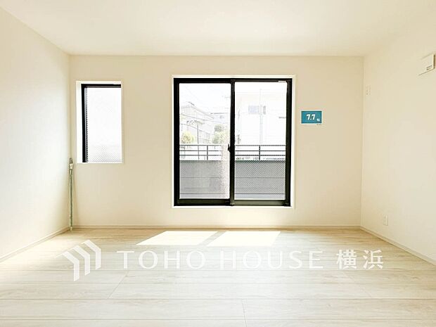 通風・採光にも優れ、心地よい光と風があふれています。プライベートな自分時間を快適に過ごせるお部屋。