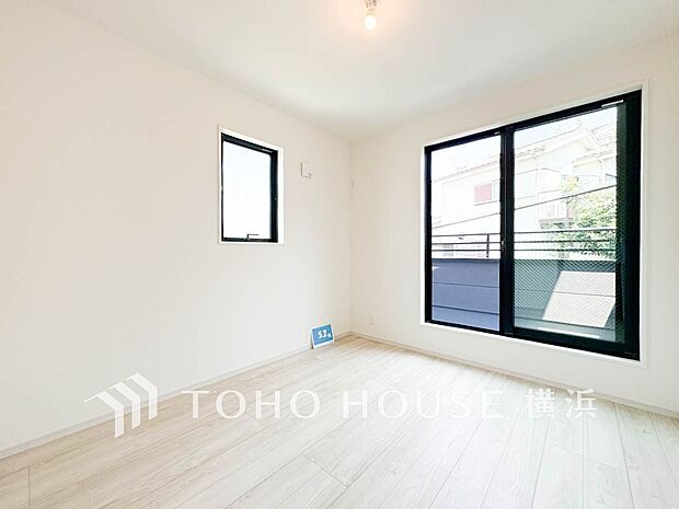 心地よい光と風があふれています。プライベートな自分時間を快適に過ごせるお部屋。