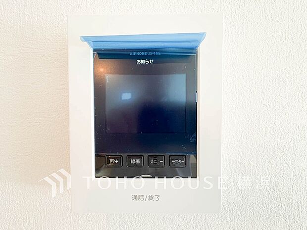 誰が来てもわかる様にモニター付きインターホンを設置。快適と安らぎを合わせた優しい設計。 