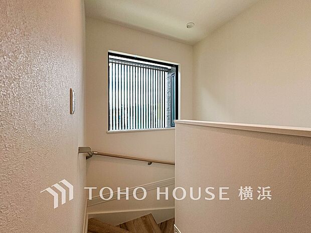 各フロアを結ぶ階段。集いの空間と一人の時間を楽しむプライベートルームをバランスよく繋いでいます