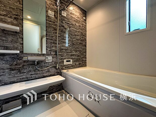 すっきりとした清潔感が感じられ、心身をリフレッシュできる寛ぎを深めてくれるスペースです。(6号棟)