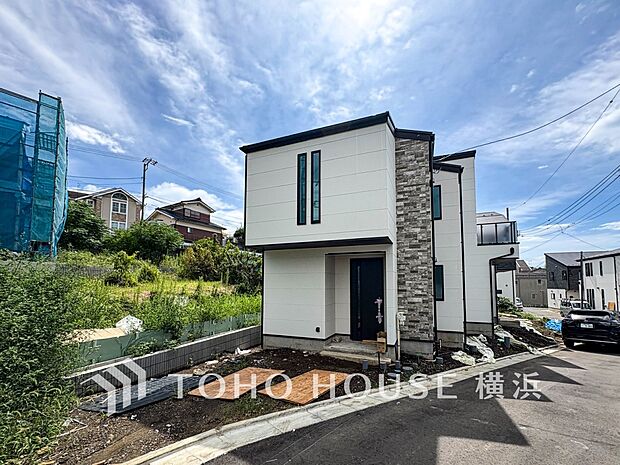 敷地内に駐車スペースがあると、日々の暮らしのをスムーズに運ぶ事が出来ます。(6号棟)