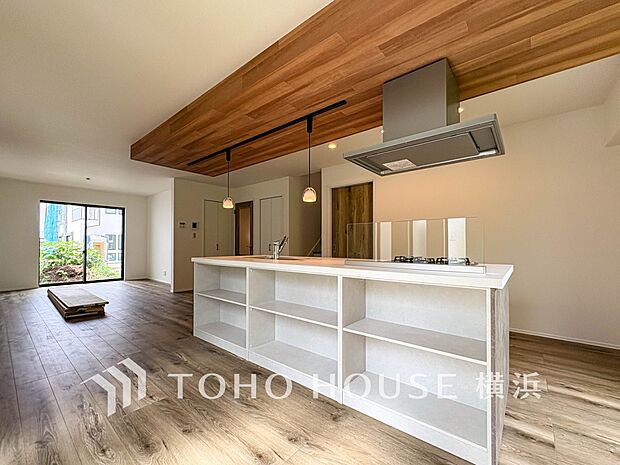 家族と過ごす時間を大切にしたい方にぴったりの明るくゆとりある住空間です。