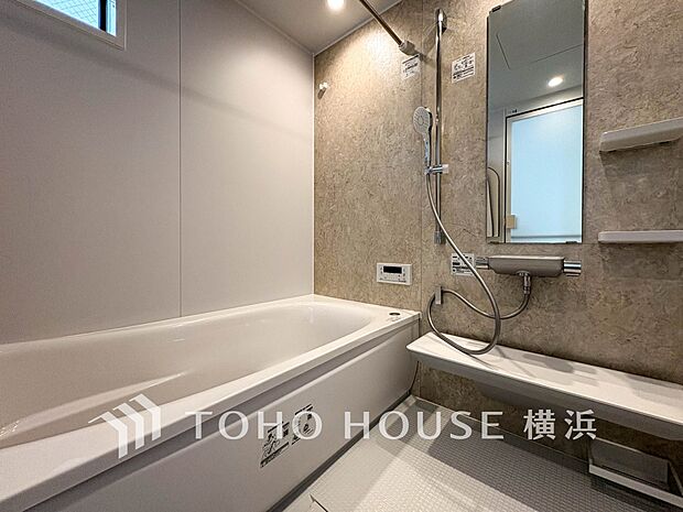 すっきりとした清潔感が感じられ、心身をリフレッシュできる寛ぎを深めてくれるスペースです。