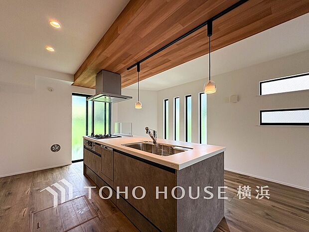 集いの場、憩いの場としての快適性を求めたやすらぎの空間です。