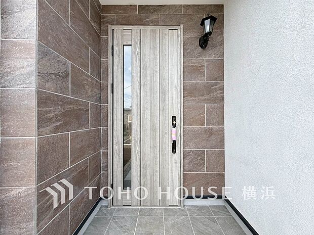 お住まいの顔となる玄関。住まう方のプライドを満たすクオリティを備えています。