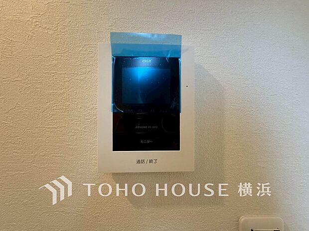 誰が来てもわかる様にモニター付きインターホンを設置。快適と安らぎを合わせた優しい設計。
