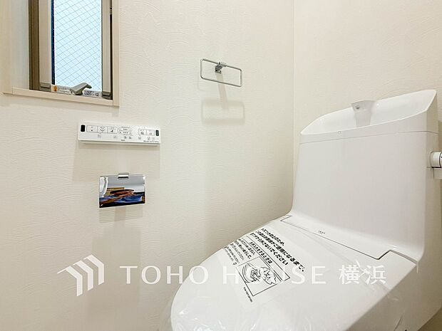 換気と明るさに配慮した、清潔感溢れるトイレ。落ち着いた空間で安らぎのひとときをお過ごしいただけます。